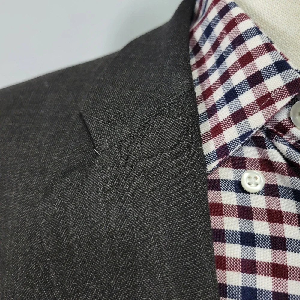 Banana Republic Mens Sport Coat Blazer Two Button Gray Poly Wool Herringbone 42R